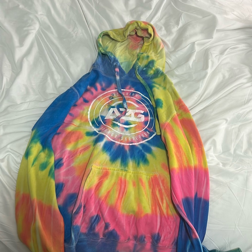 dyenomite large hoodie with az grind indoor skatepark on tye dye design